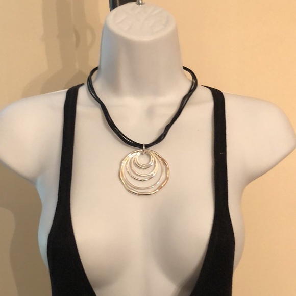 New modernist style geometric hammered circles statement look necklaces bundle. - Picture 6 of 6